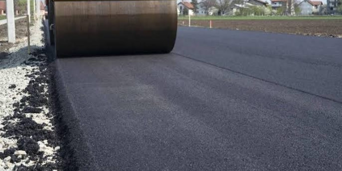 What Lasts Longer Concrete or Asphalt for Driveways?